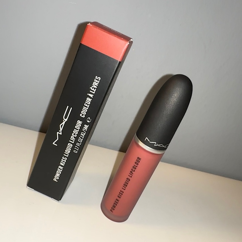 MAC "MULL IT OVER" POWDER KISS LIQUID LIPSTICK